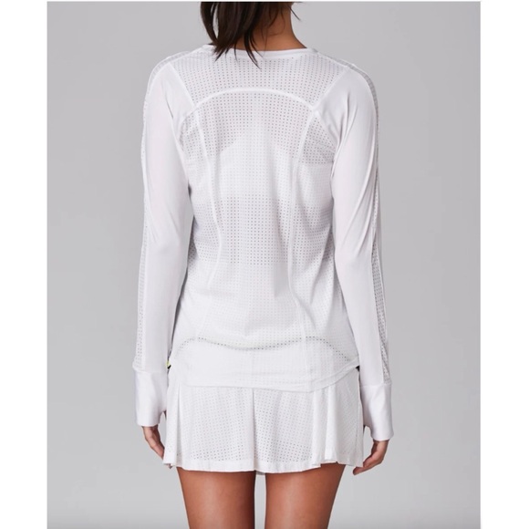 L’ETOILE SPORT Performance The Perforated Long Sleeve Tee in White Size XS - Picture 3 of 10